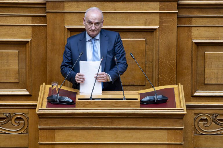 Συνομιλίες Trump – Putin για την Ουκρανία: «Όταν τα βουβάλια δεν μαλώνουν και πάλι τα βατράχια κινδυνεύουν»