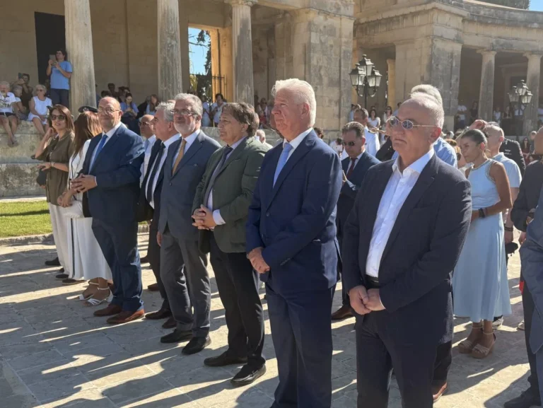 ΔΑΚΡΥΑ ΣΤΗ ΛΙΤΑΝΕΙΑ ΤΟΥ ΑΓΙΟΥ ΣΠΥΡΙΔΩΝΑ ΣΤΗΝ ΚΕΡΚΥΡΑ. ΒΟΥΛΕΥΤΗΣ Α ΒΟΡΥΛΛΑΣ: ΝΑ ΚΑΝΕΙ ΤΟ ΘΑΥΜΑ ΚΑΙ ΣΤΗΝ ΕΛΛΑΔΑ ΜΑΣ